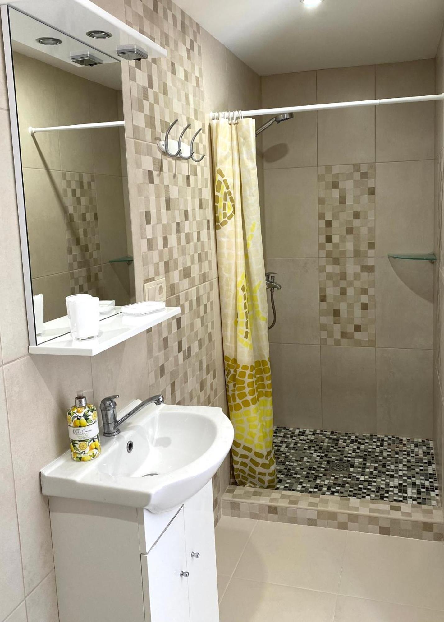 Fantasy Park Hotel Вентспилс Екстериор снимка